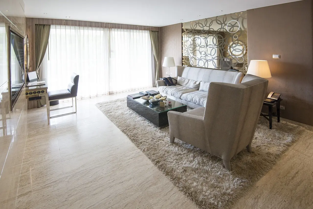 Moderne lyst indrettet stue